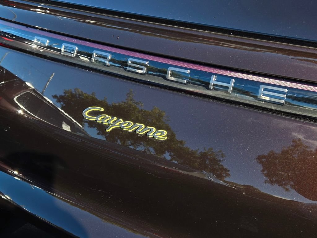Used 2023 Porsche Cayenne Platinum Edition w/ Premium Package Plus (PIA) AWD/4WD image 12