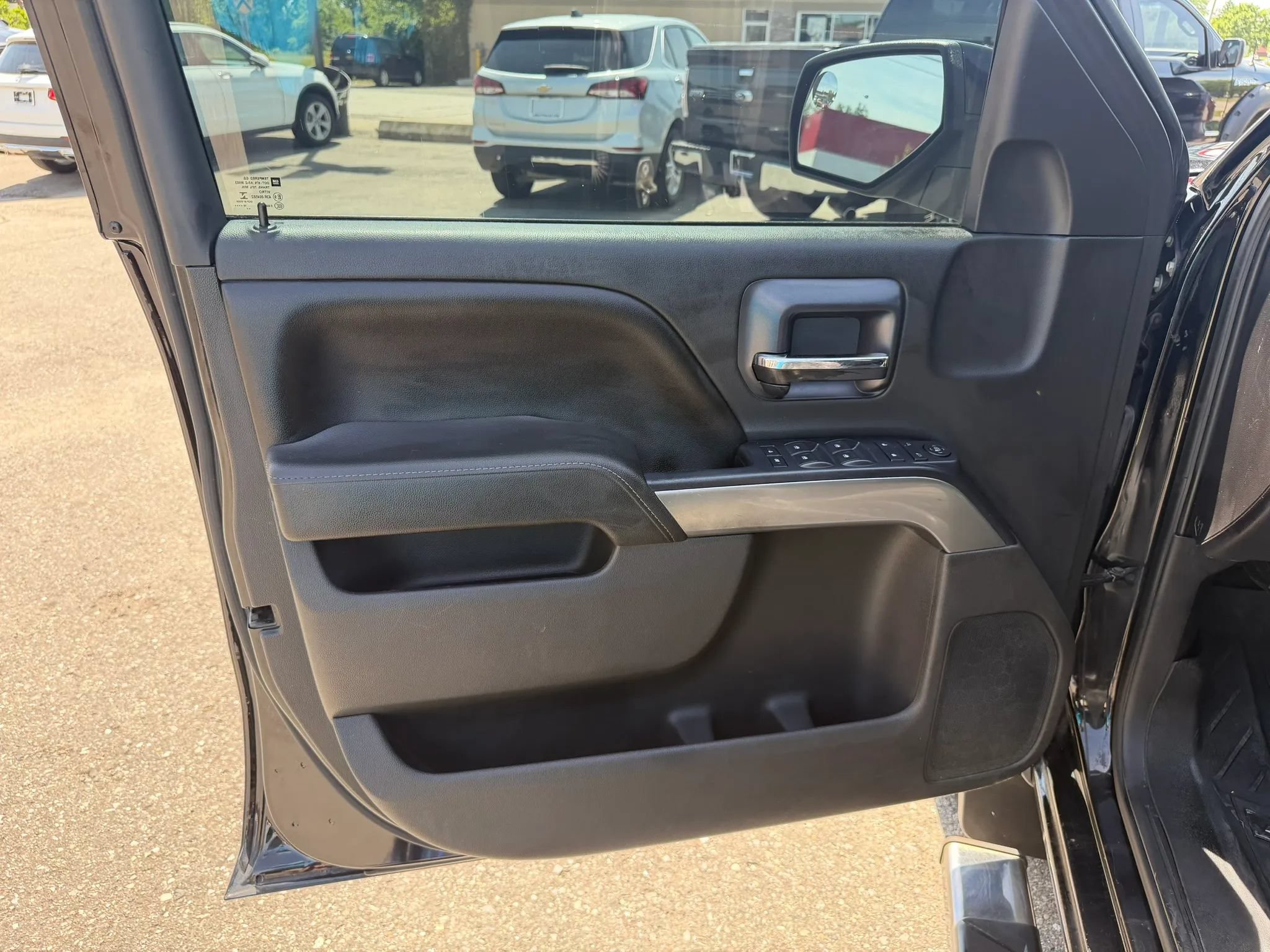 Used 2015 Chevrolet Silverado 1500 LT w/ LT Convenience Package AWD/4WD image 24