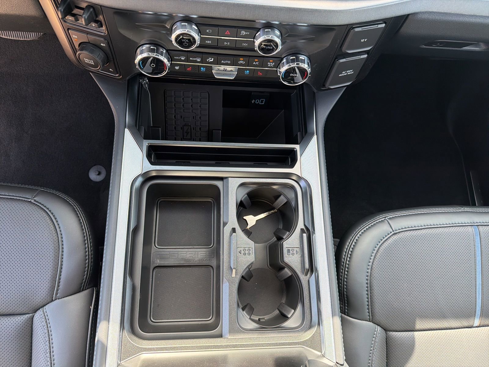 New 2026 Ford F250 Platinum w/ FX4 Off-Road Package image 25