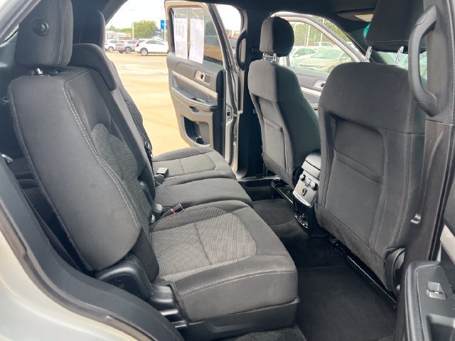 Used 2017 Ford Explorer XLT AWD/4WD image 16