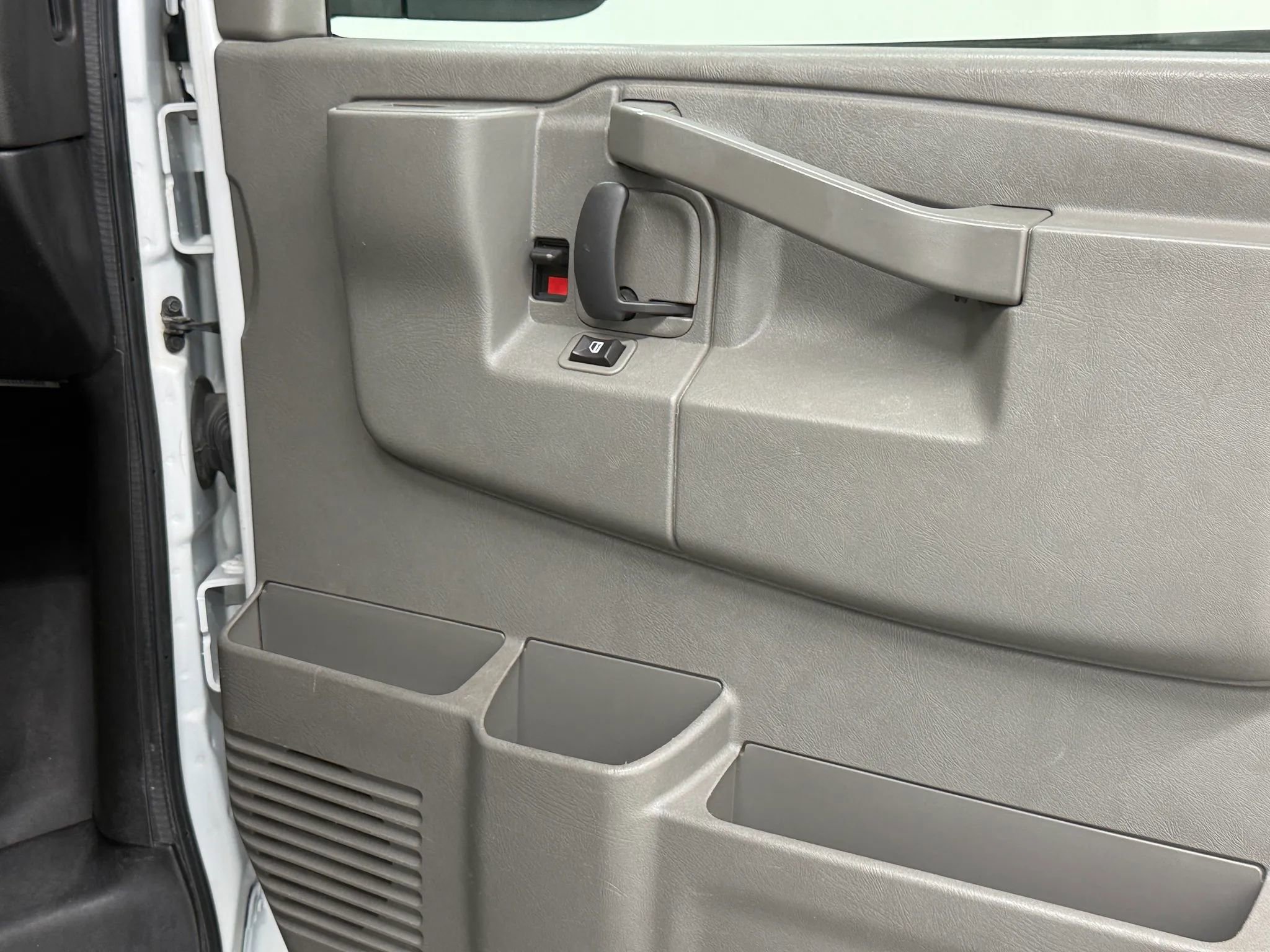 Used 2019 Chevrolet Express 3500 LS image 19