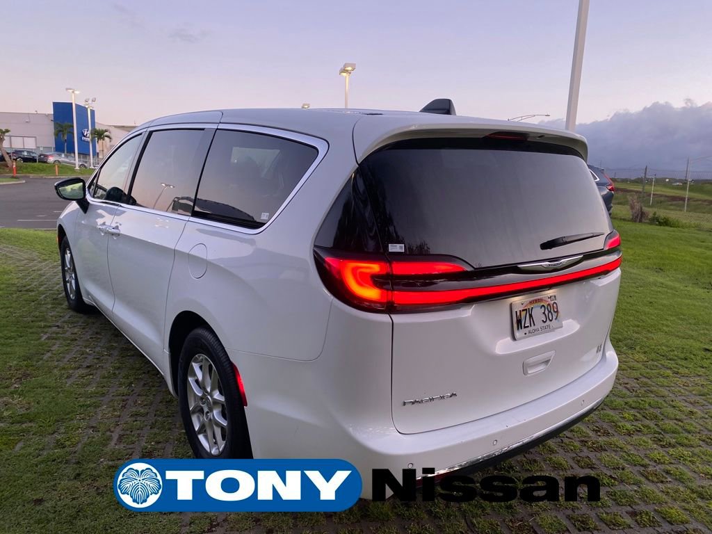 Used 2024 Chrysler Pacifica Touring-L image 5