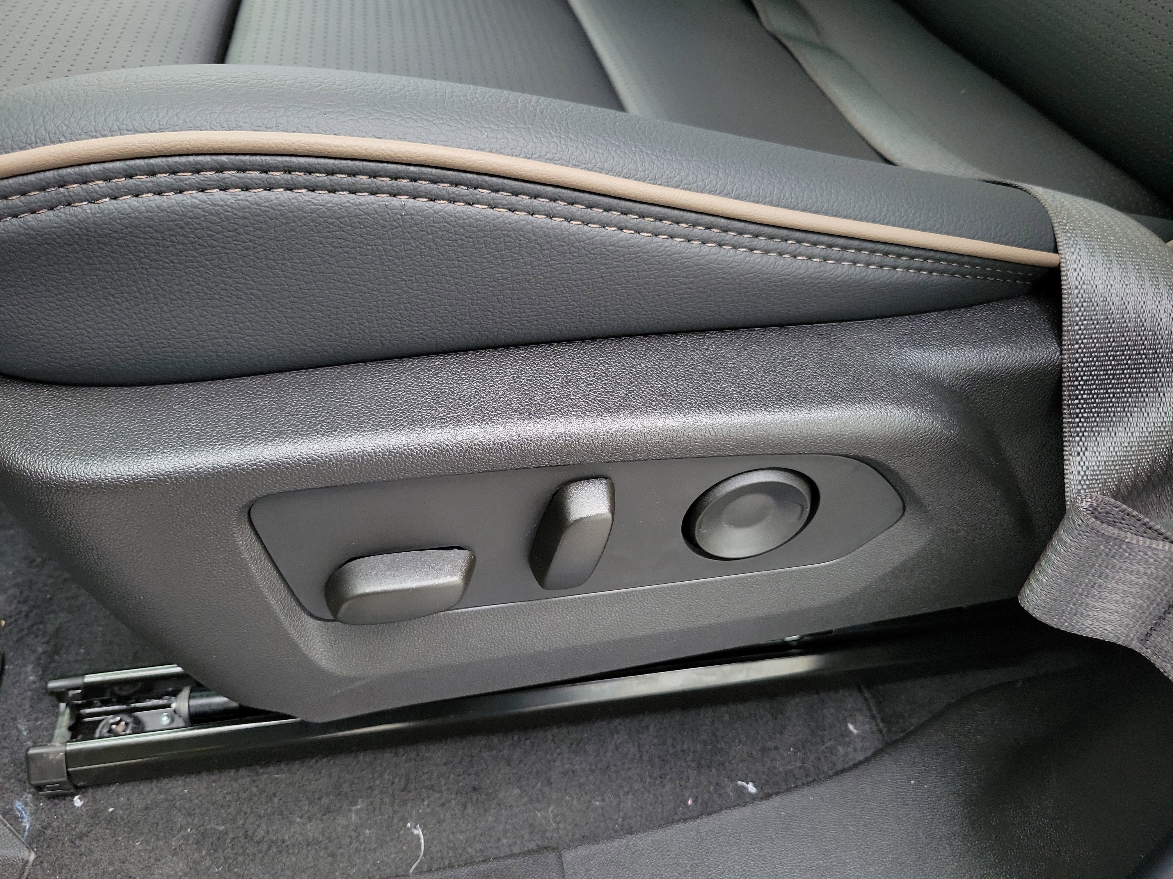 New 2026 GMC Canyon Denali w/ LPO, Black Badging Package image 22