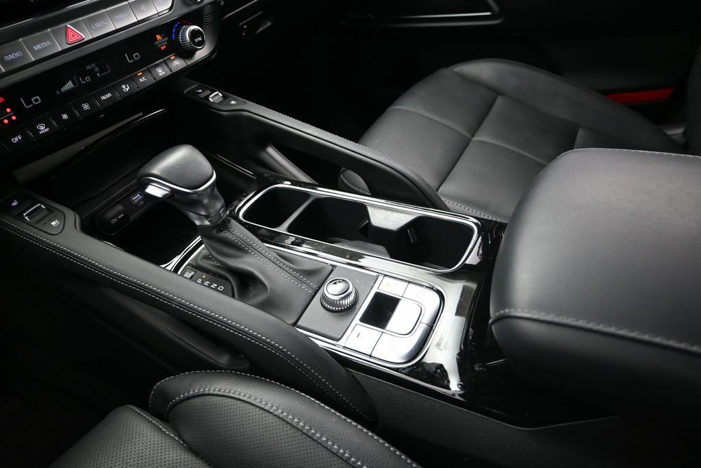 Used 2024 Kia Telluride SX w/ Towing Package FWD image 16