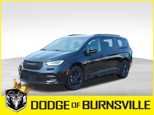 Used 2025 Chrysler Pacifica Limited FWD image 3