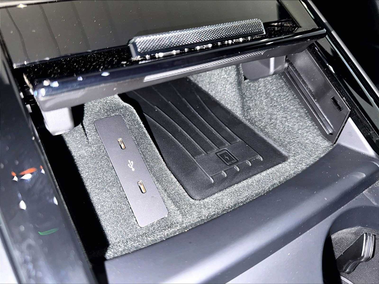 Used 2025 Porsche Panamera RWD image 40