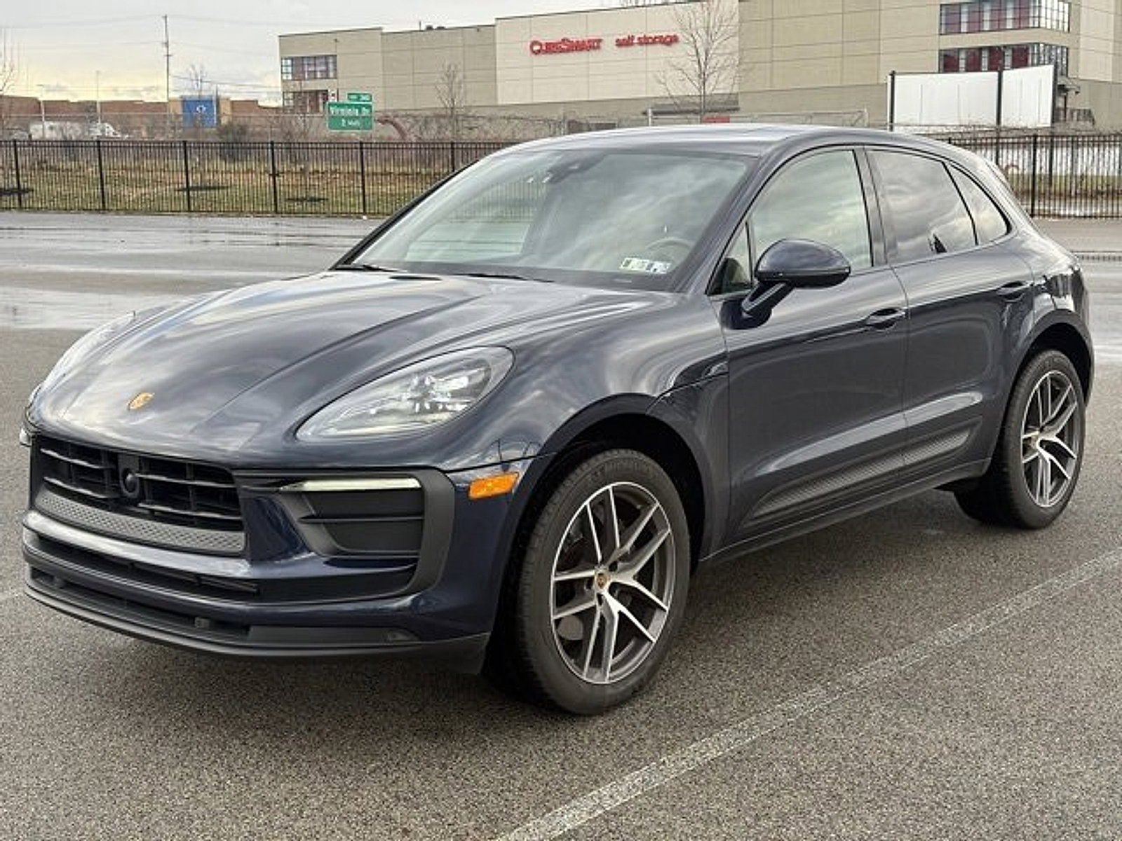 Used 2023 Porsche Macan Turbo image 3