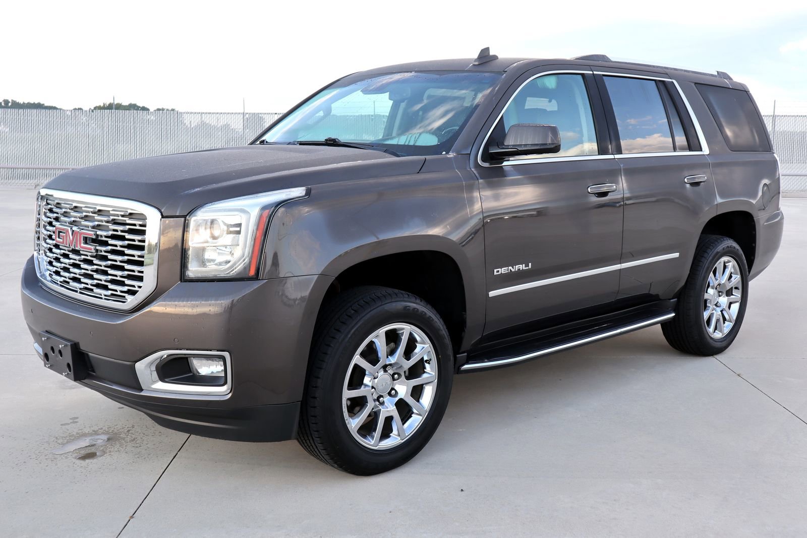 Used 2019 GMC Yukon Denali RWD image 4