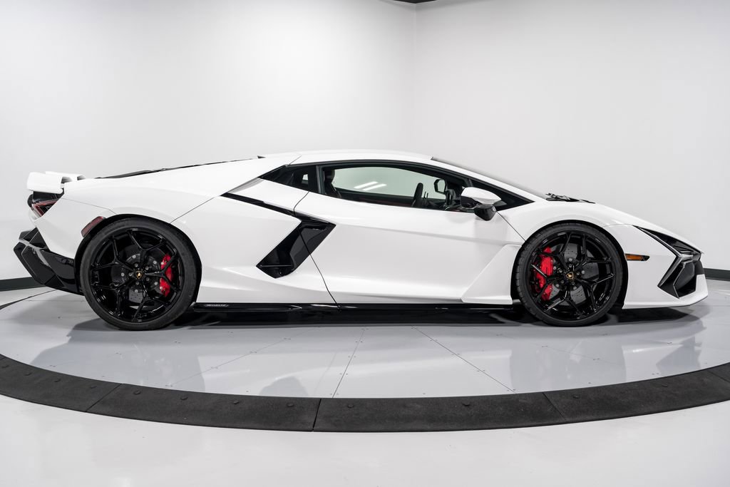 Used 2025 Lamborghini Revuelto image 2
