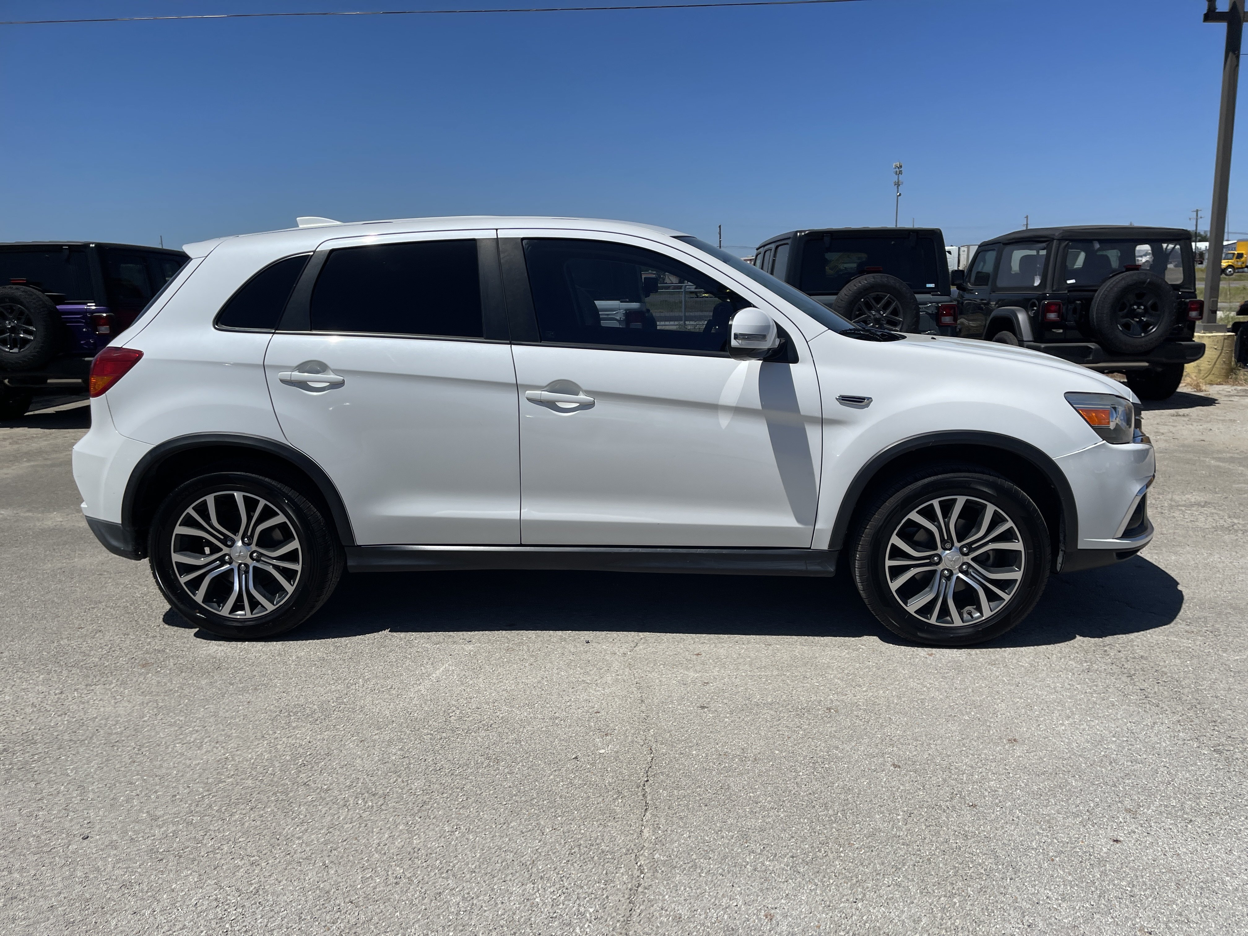 Used 2019 Mitsubishi Outlander Sport ES FWD image 3