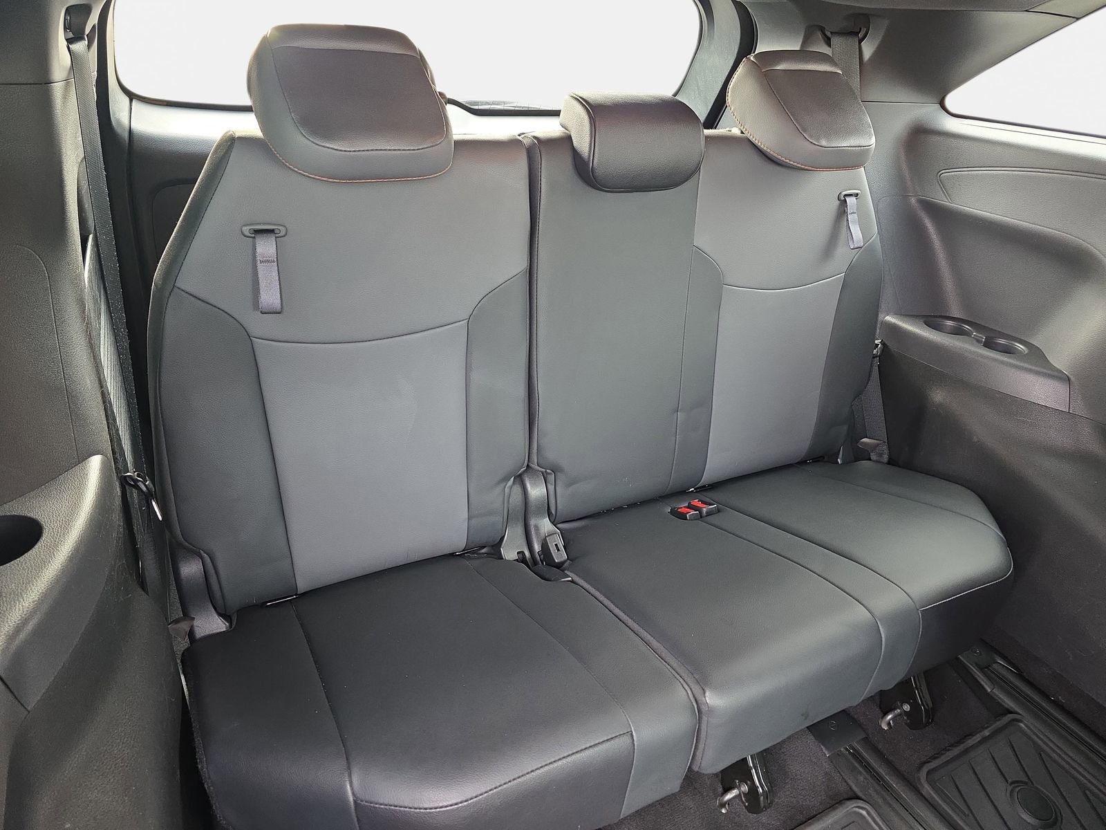 Used 2022 Toyota Sienna XSE image 12