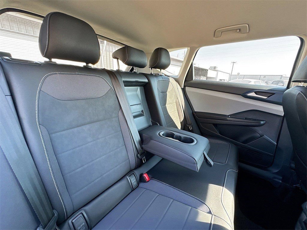 Used 2024 Volkswagen Taos SE FWD image 30