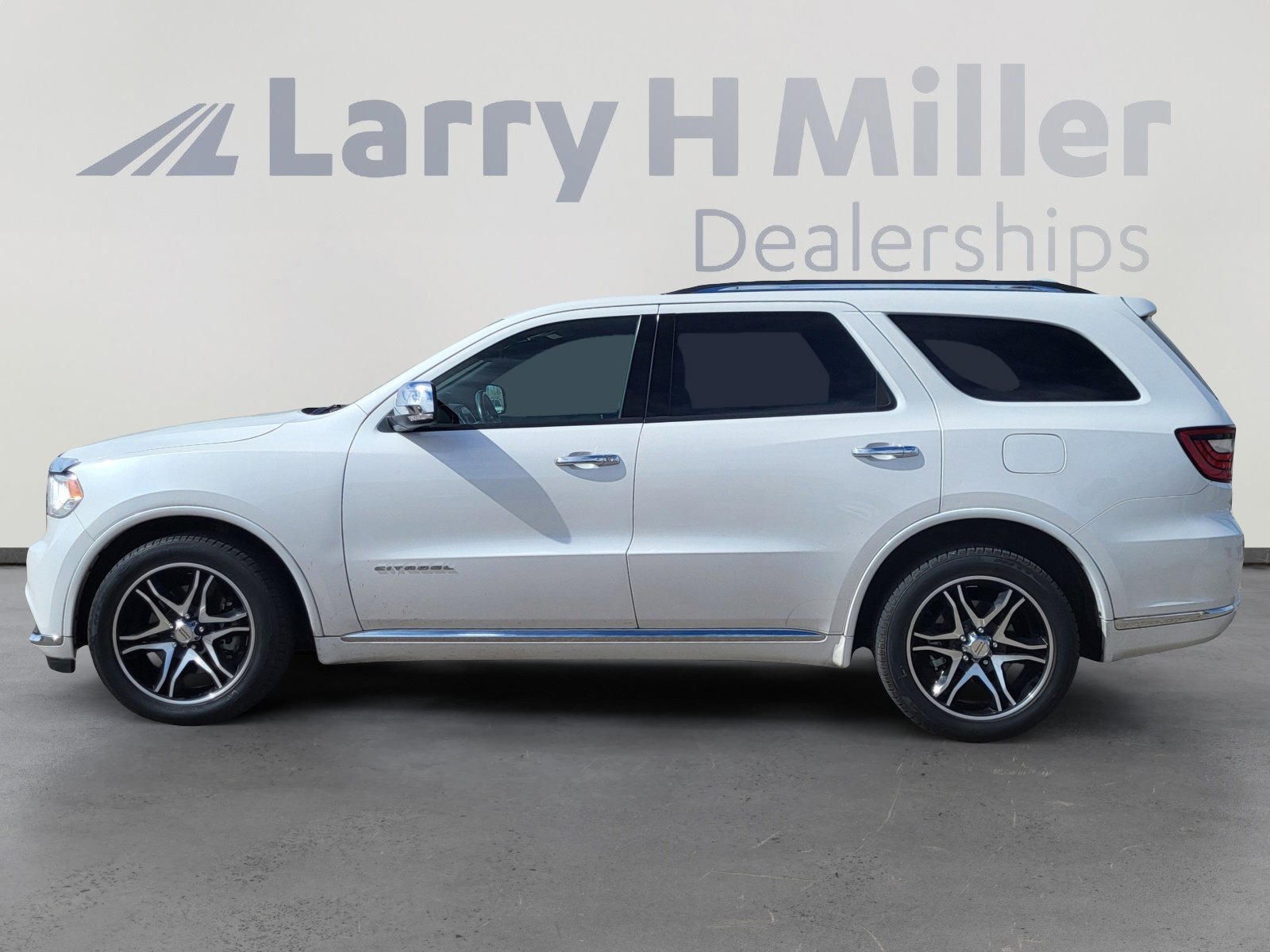 Used 2017 Dodge Durango Citadel w/ Technology Group image 2