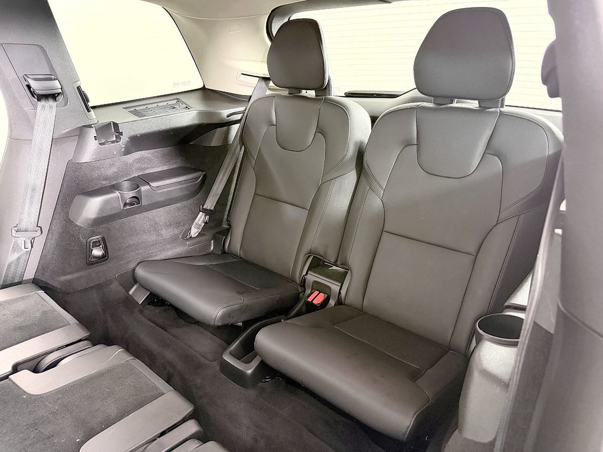 Used 2016 Volvo XC90 T6 Momentum w/ Momentum Plus Package AWD/4WD image 38