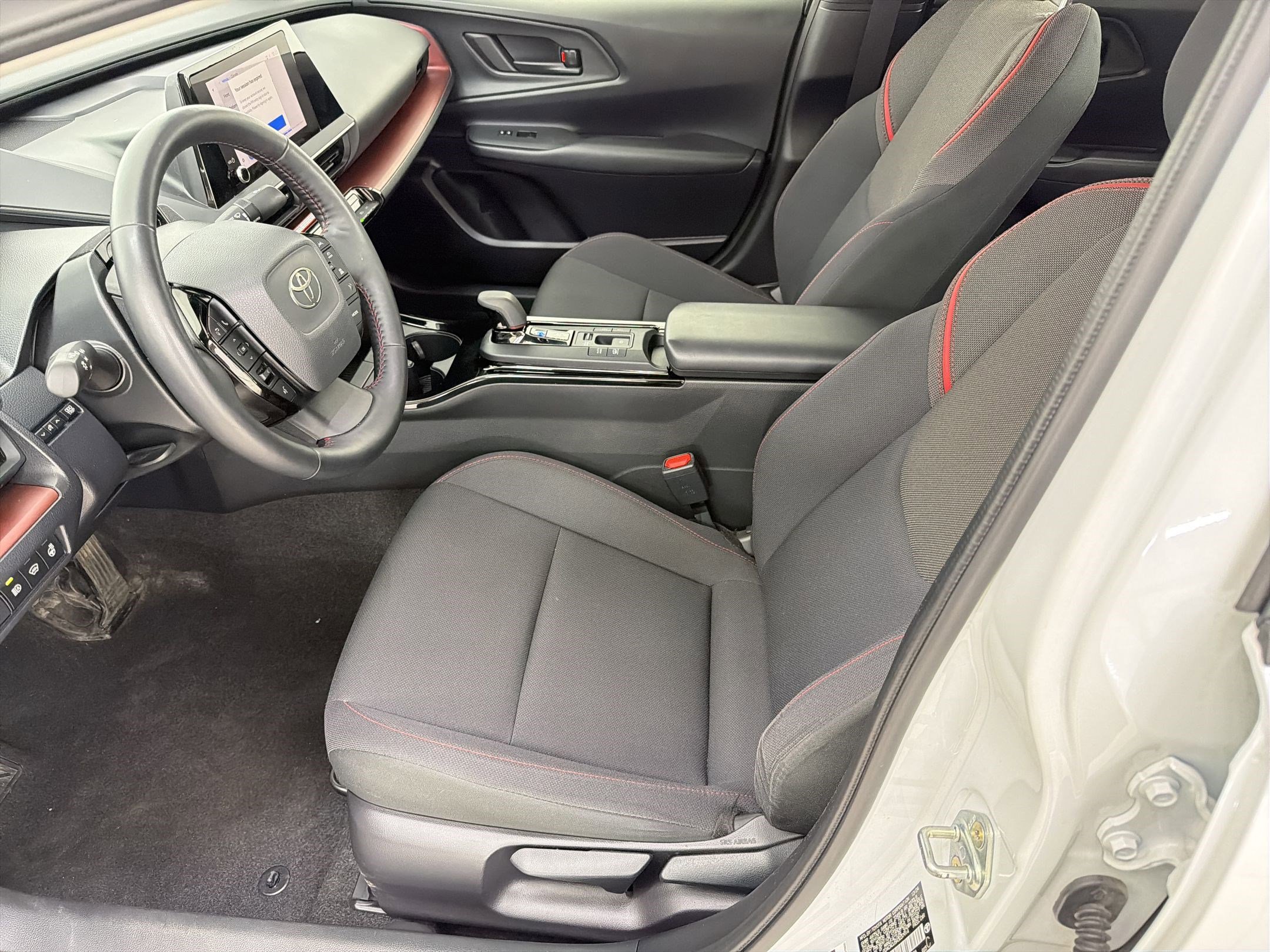 Used 2024 Toyota Prius Prime SE FWD image 5