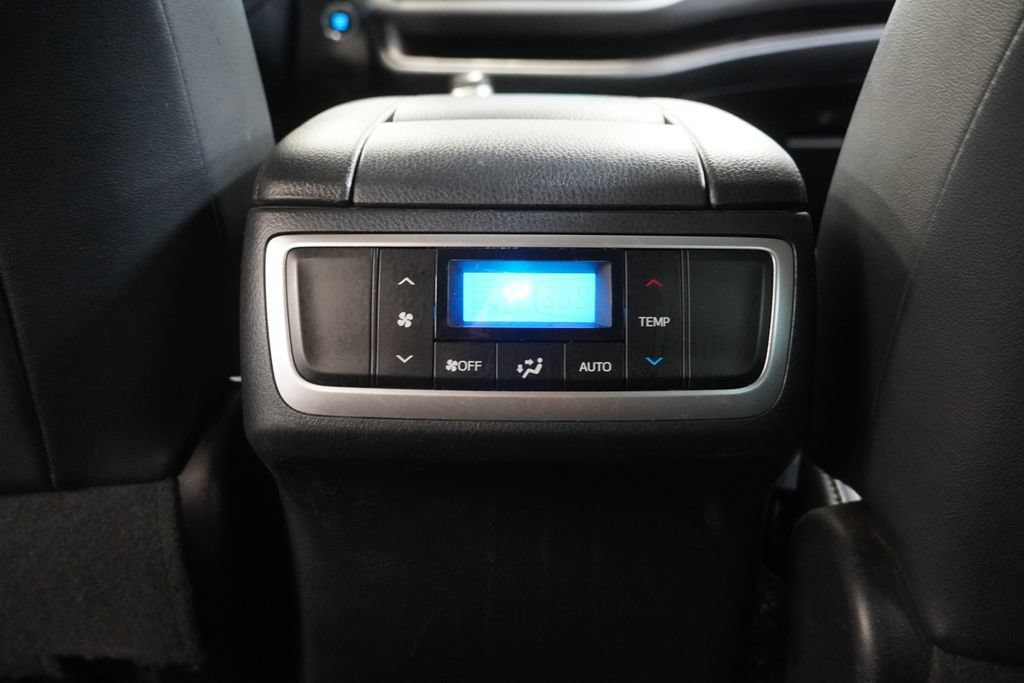 Used 2019 Toyota Highlander XLE AWD/4WD image 31