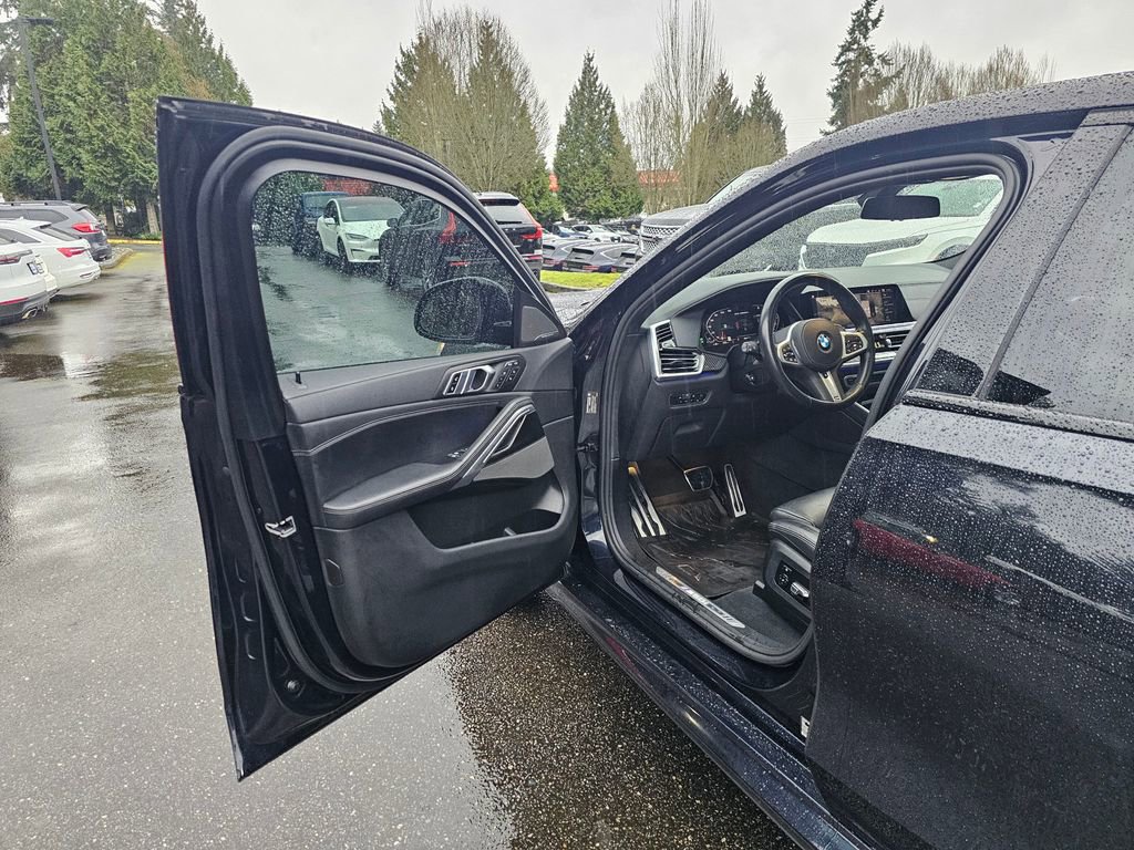 Used 2022 BMW X6 M50i w/ Executive Package AWD/4WD image 19