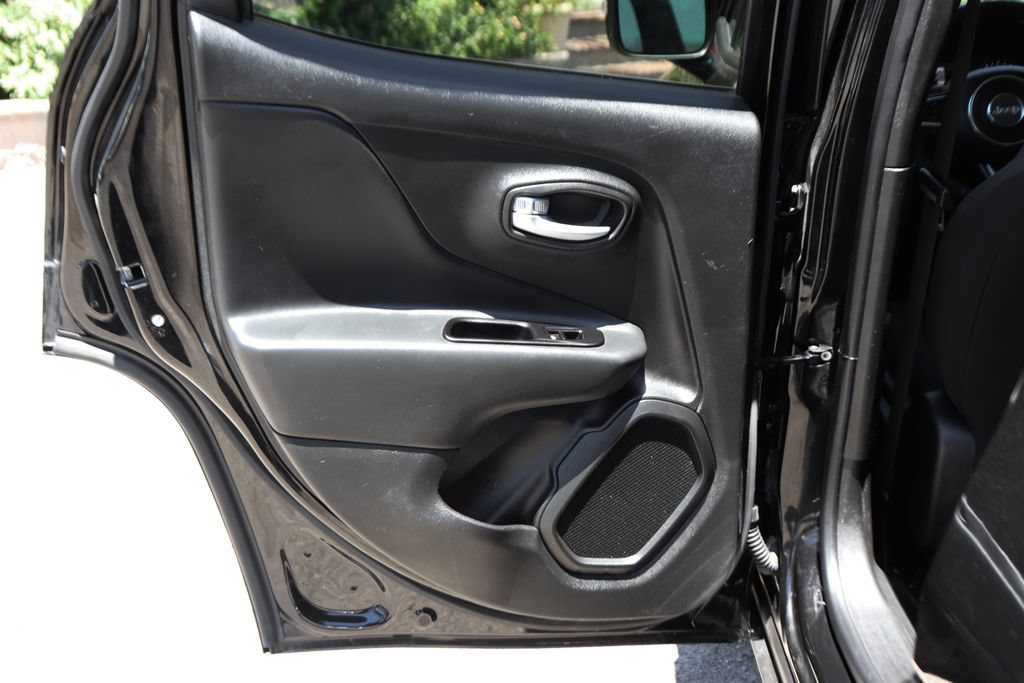Used 2023 Jeep Renegade Trailhawk AWD/4WD image 28