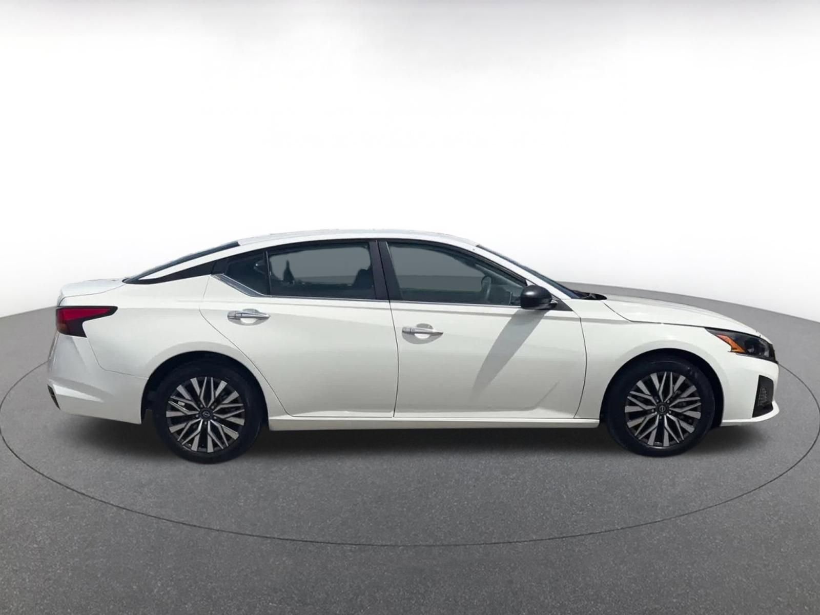 Used 2025 Nissan Altima 2.5 SV FWD image 16