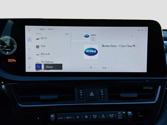 Used 2024 Lexus ES 300h F Sport w/ Accessory Package (Z2) FWD image 30
