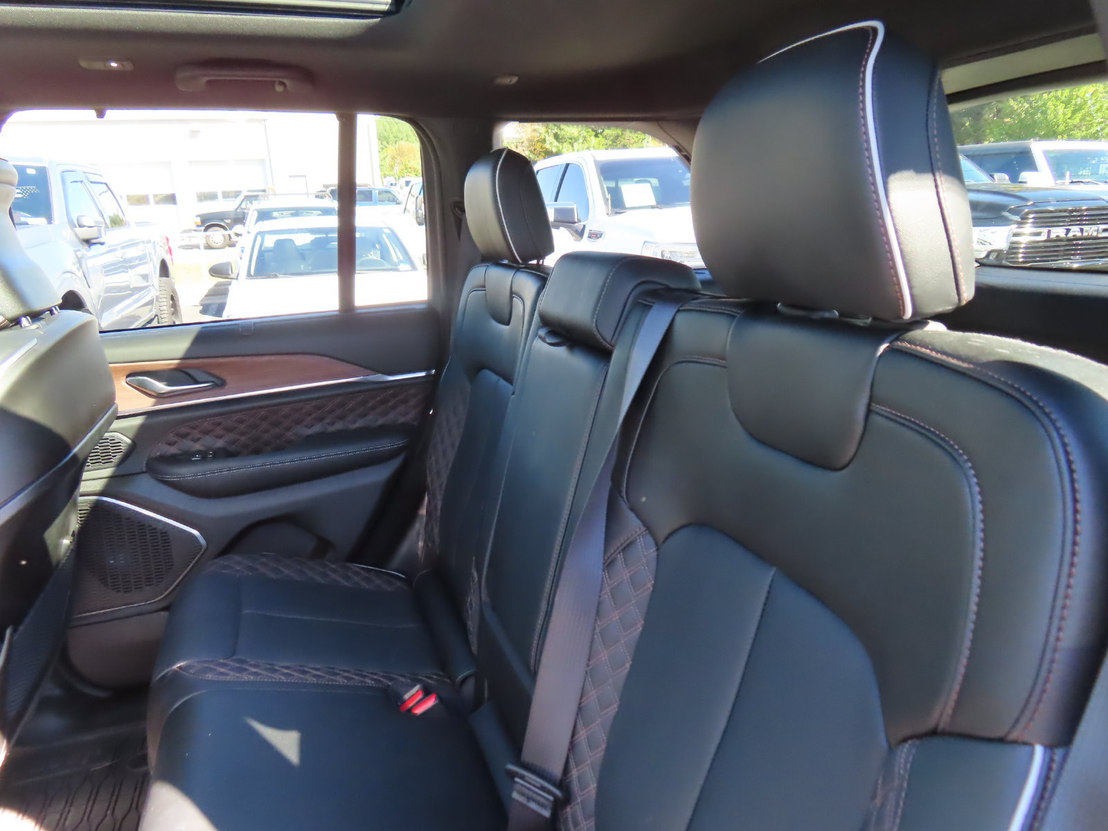 Used 2025 Jeep Grand Cherokee Summit w/ Adv Protech Group IV AWD/4WD image 34