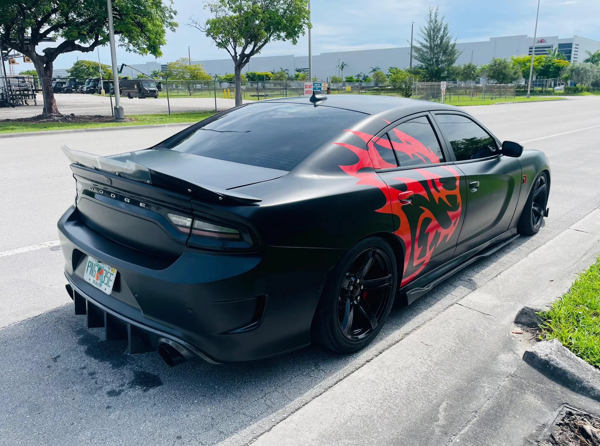 Used 2019 Dodge Charger SRT Hellcat w/ Harman/Kardon Audio Group RWD image 5