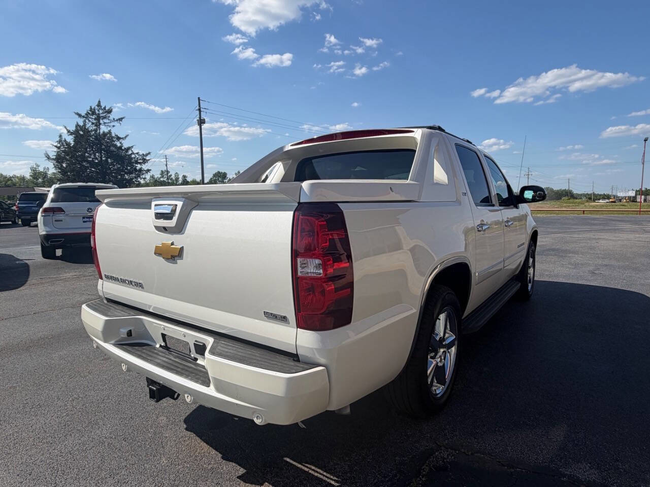 Used 2012 Chevrolet Avalanche LTZ AWD/4WD image 6