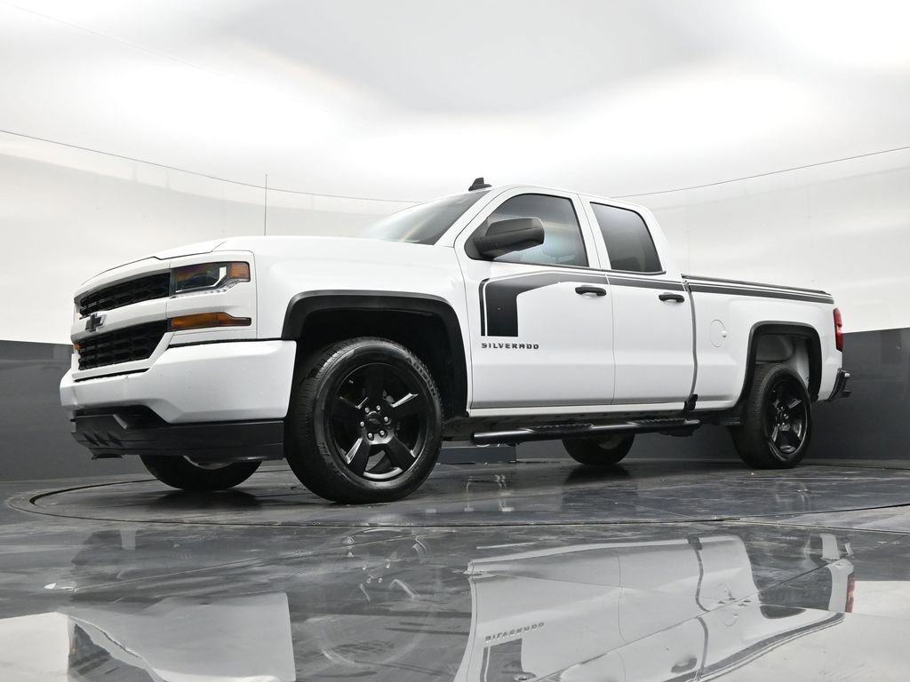 Used 2018 Chevrolet Silverado 1500 Custom w/ Custom Value Package RWD image 20