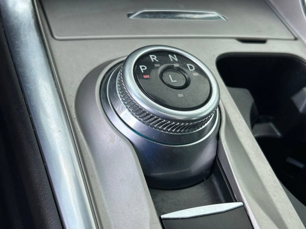 Used 2024 Ford Explorer Limited w/ Limited Technology Package RWD image 16