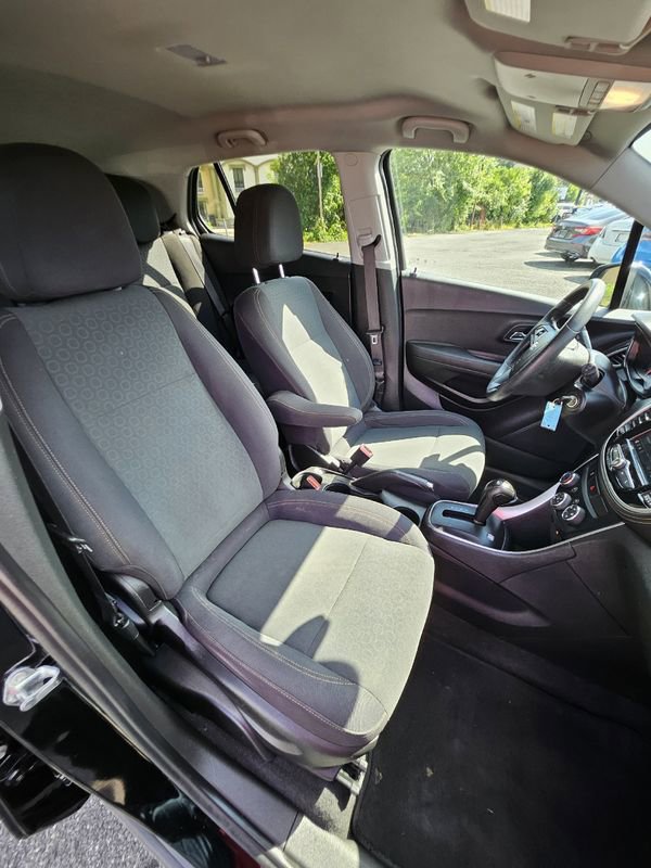 Used 2019 Chevrolet Trax LS w/ Tint and Cruise Package FWD image 16