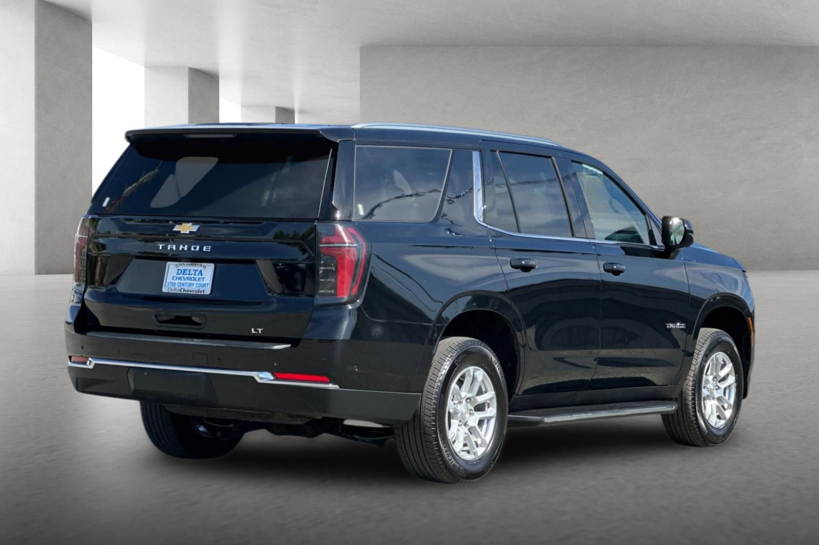 Used 2025 Chevrolet Tahoe LT AWD/4WD image 4