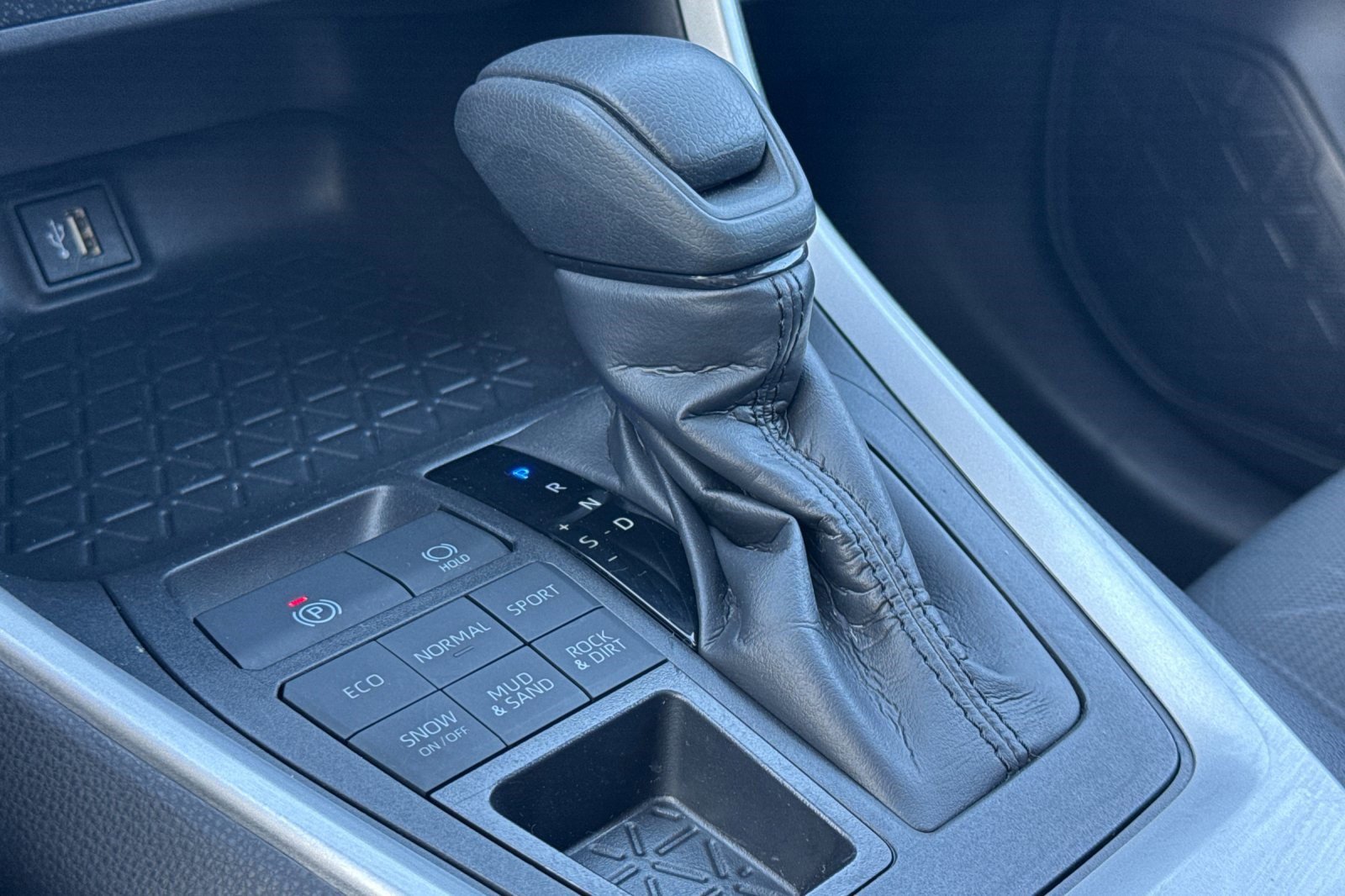 Used 2025 Toyota RAV4 XLE w/ Convenience Package image 20