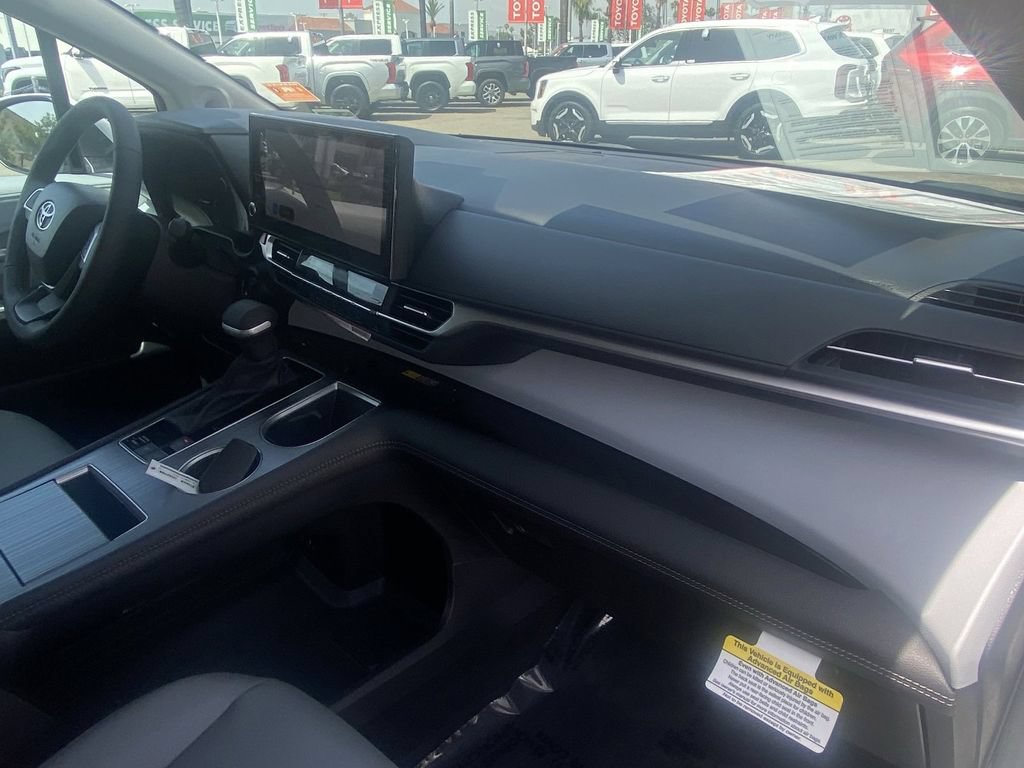 Certified 2026 Toyota Sienna XLE FWD image 19
