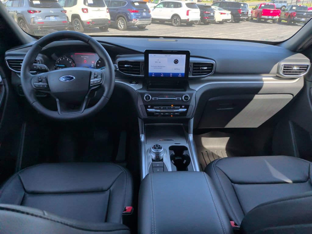 Certified 2020 Ford Explorer XLT w/ Equipment Group 202A AWD/4WD image 2