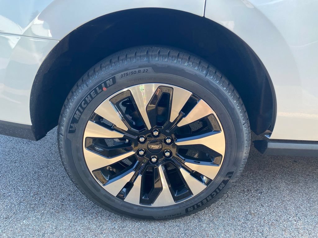 New 2027 Ford Expedition Platinum w/ Driver's Package AWD/4WD image 7