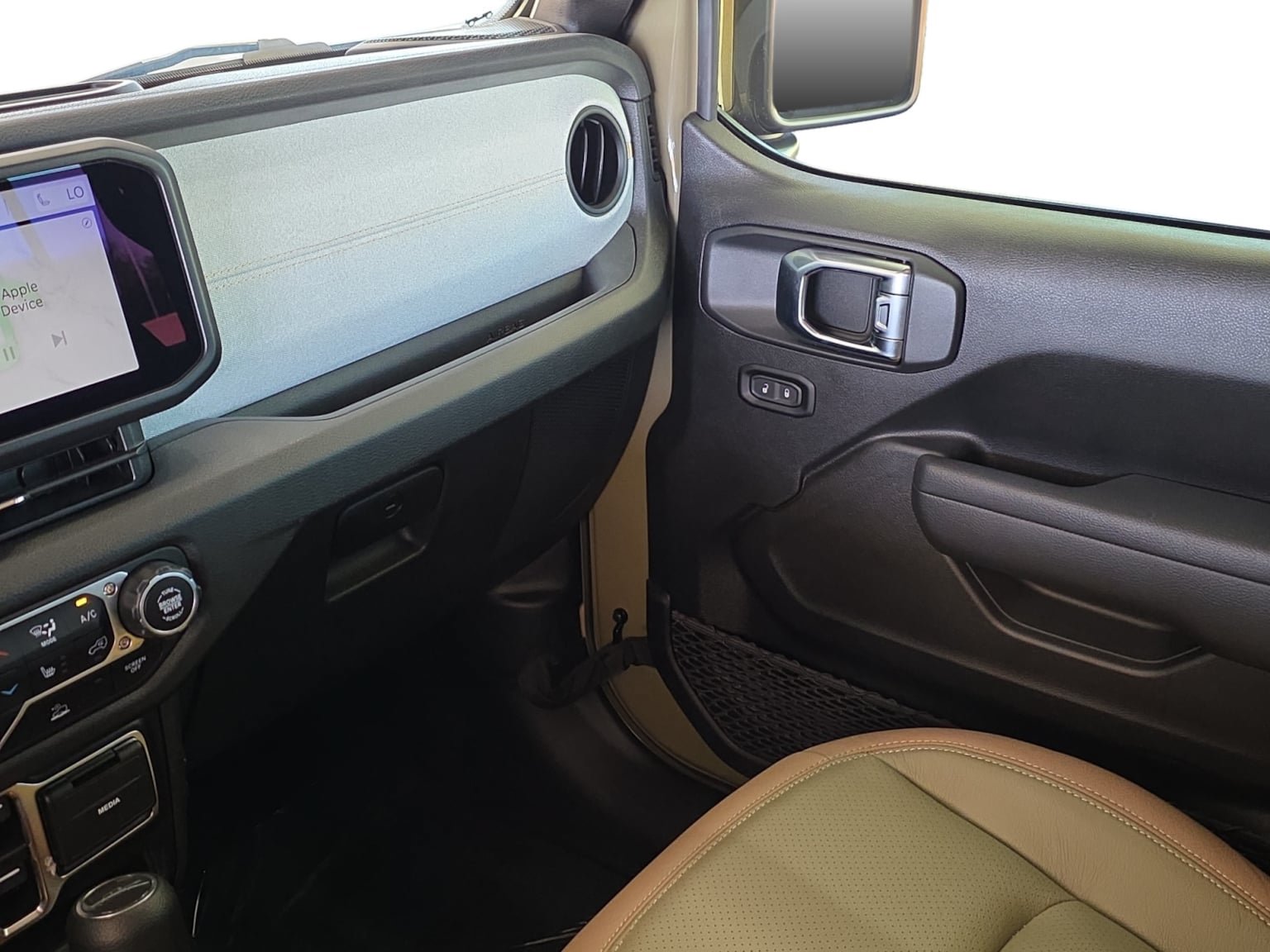 Used 2025 Jeep Gladiator Sport AWD/4WD image 21