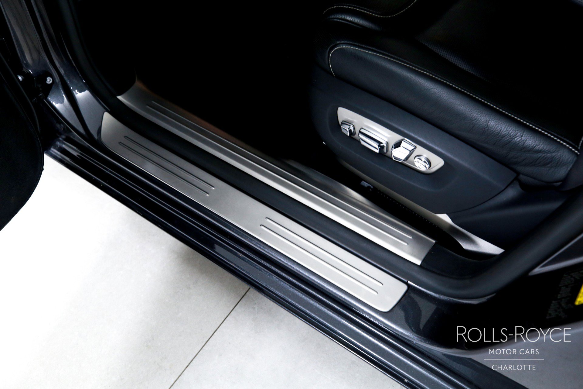 Used 2015 Rolls-Royce Ghost image 17