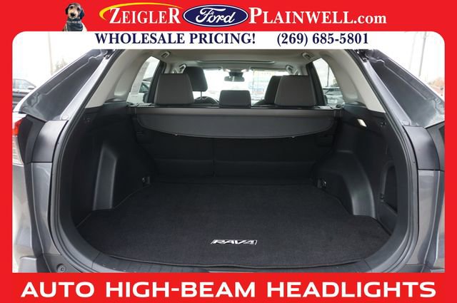 Used 2022 Toyota RAV4 XLE image 10