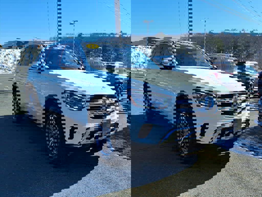 Used 2022 Mercedes-Benz GLC 300 4MATIC image 3