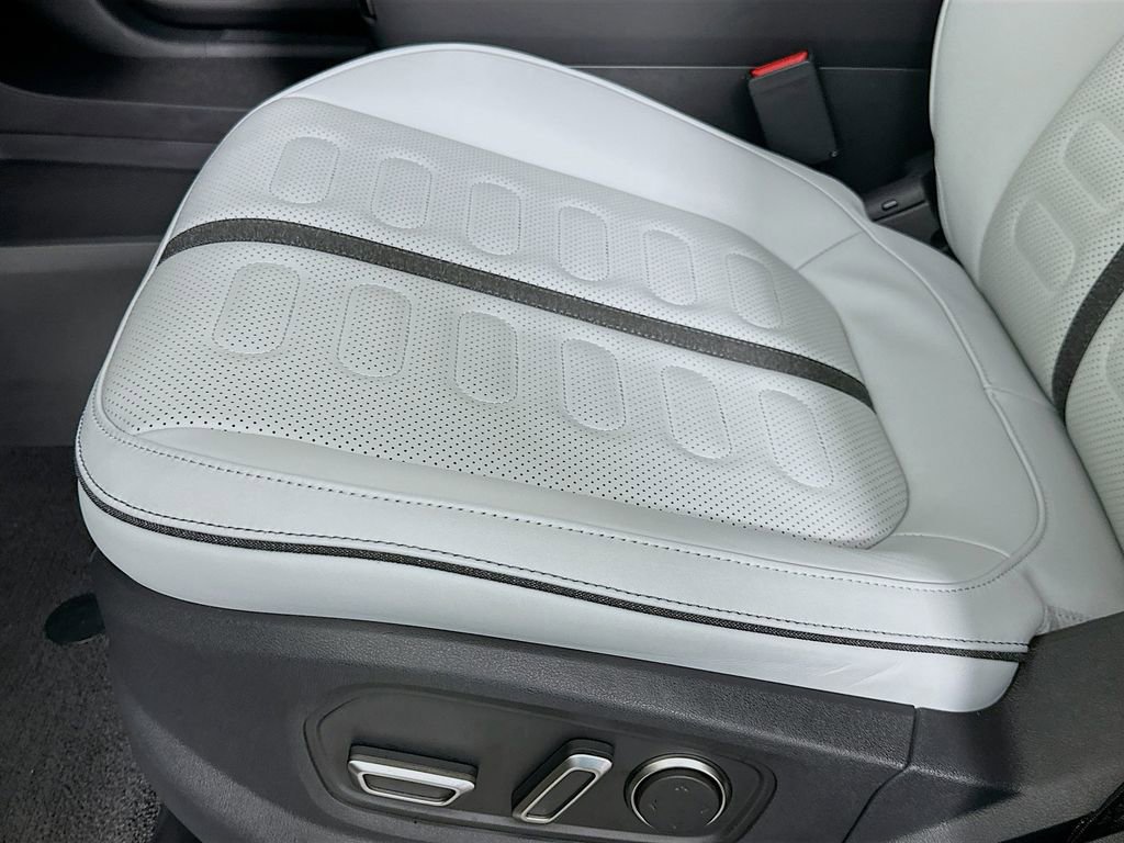 Used 2025 Rivian R1T Adventure image 20