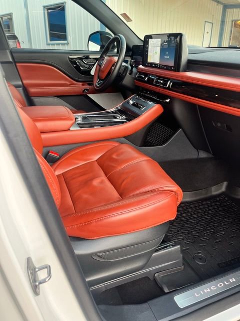 Used 2025 Lincoln Aviator Reserve w/ Equipment Group 201A AWD/4WD image 11