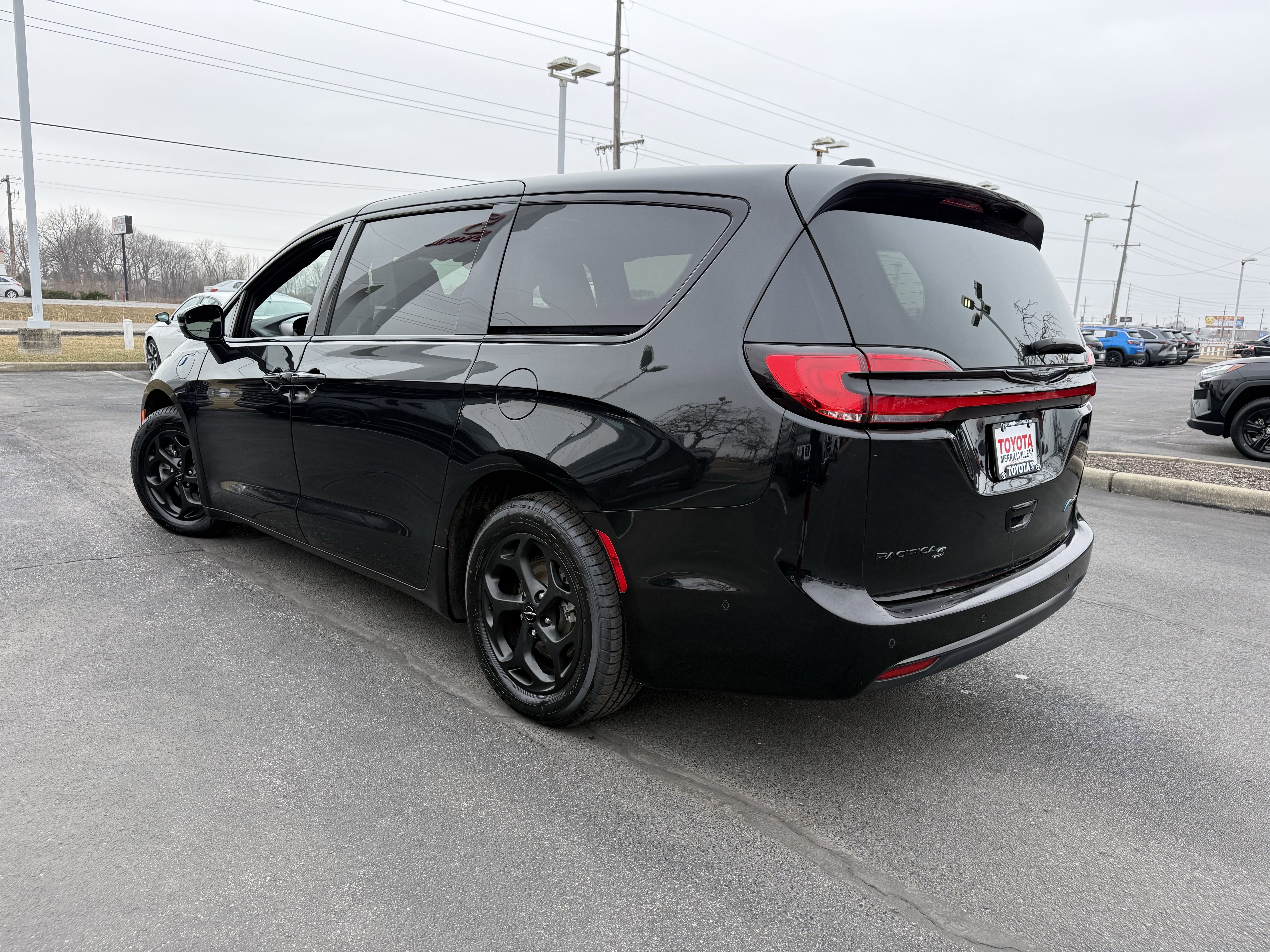 Used 2022 Chrysler Pacifica Limited w/ S Appearance Package image 6