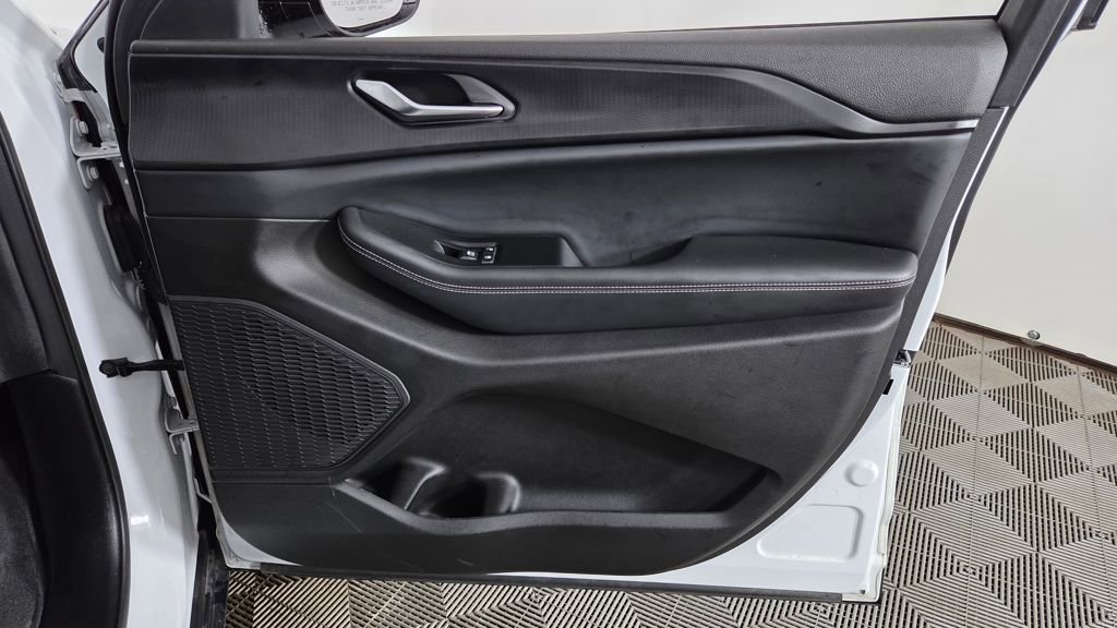 Used 2023 Jeep Grand Cherokee L Laredo image 37