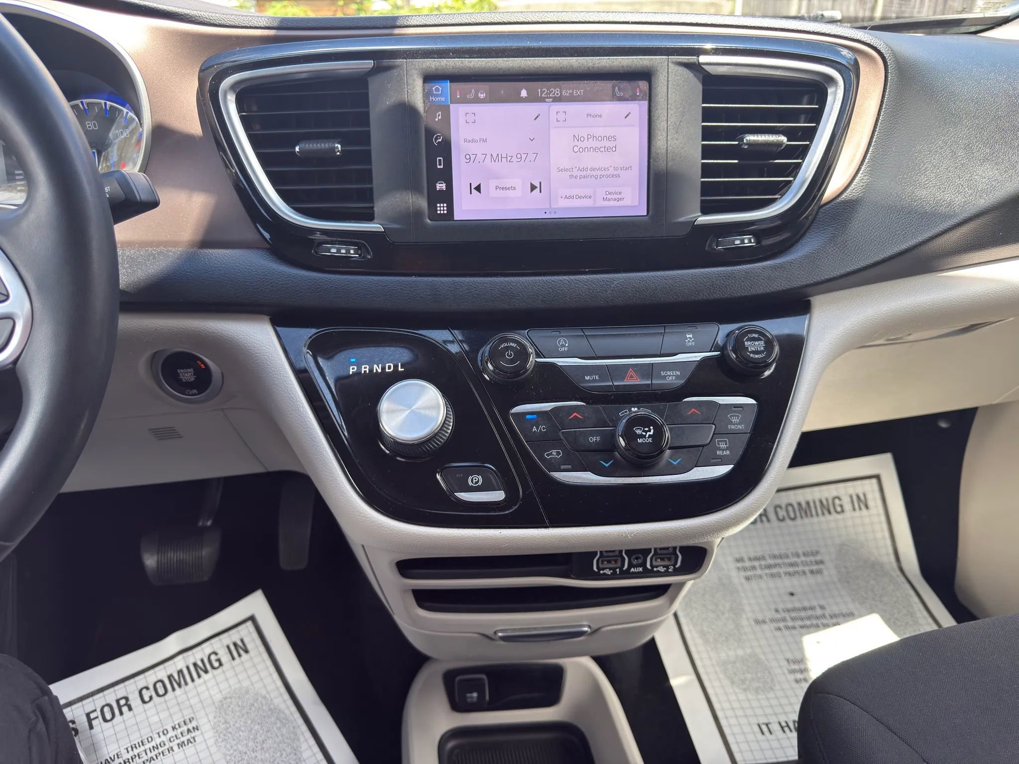Used 2022 Chrysler Voyager LX FWD image 28