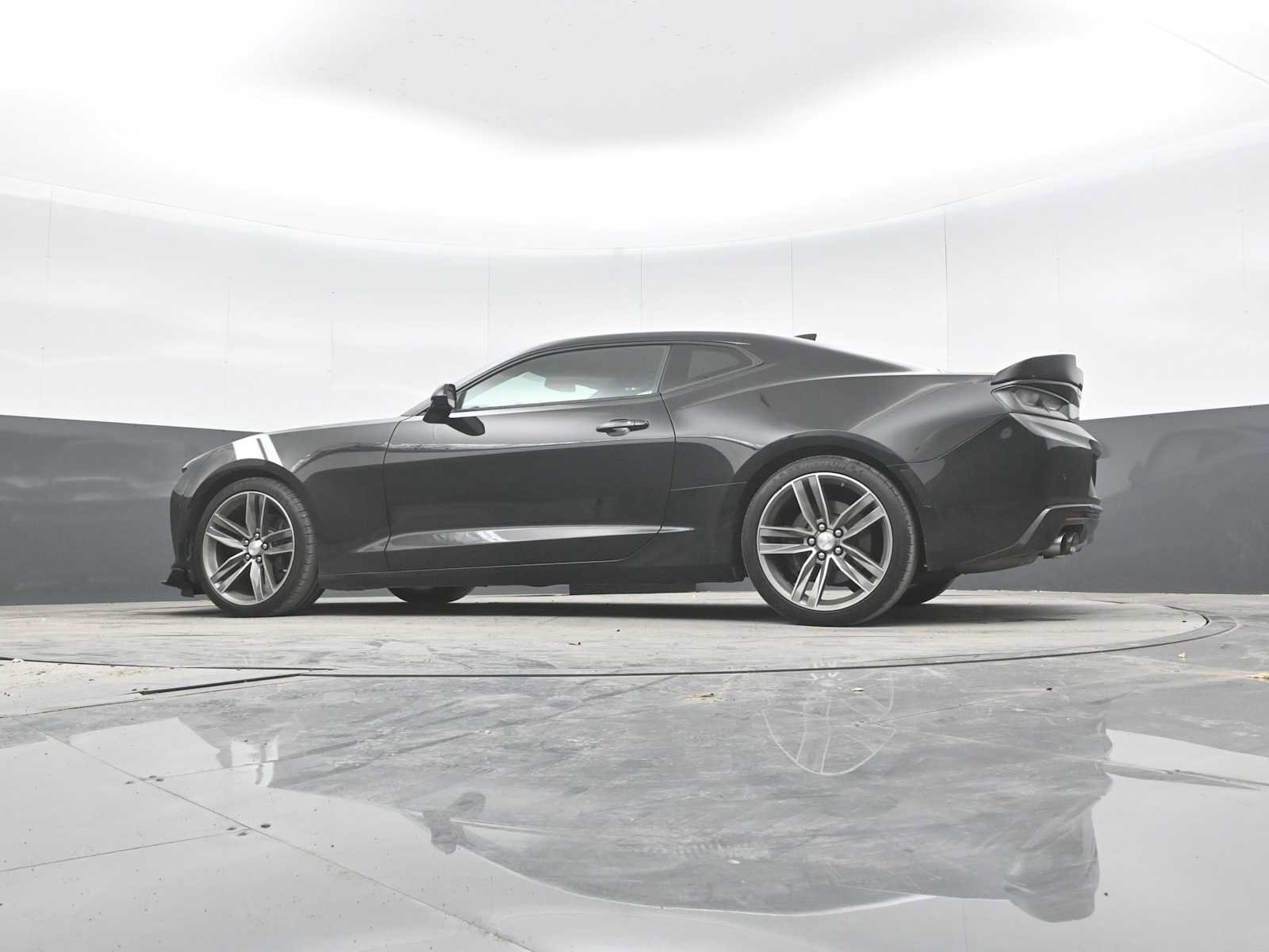 Used 2018 Chevrolet Camaro SS RWD image 24