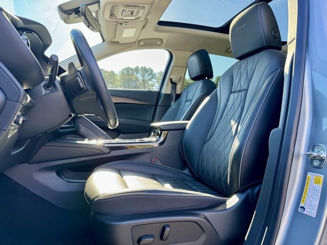 Used 2023 Buick Envision Avenir image 27