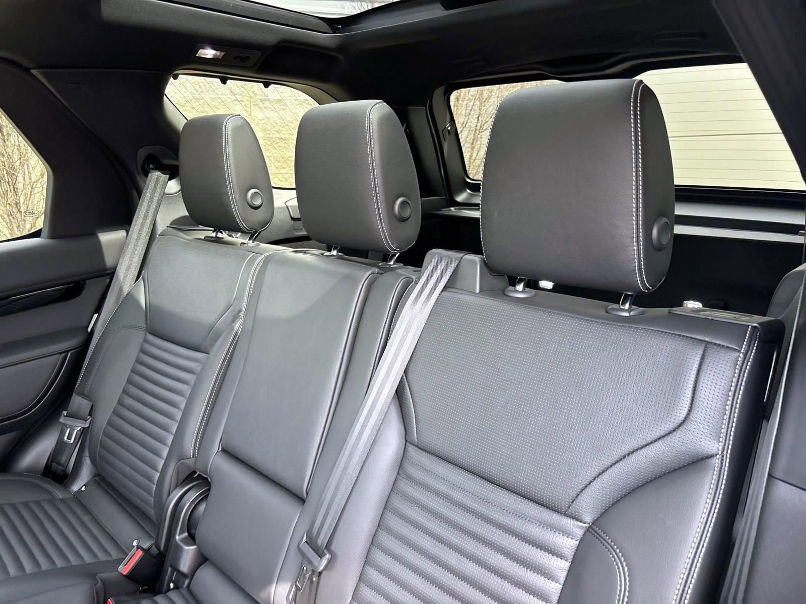 Used 2025 Land Rover Discovery S AWD/4WD image 23