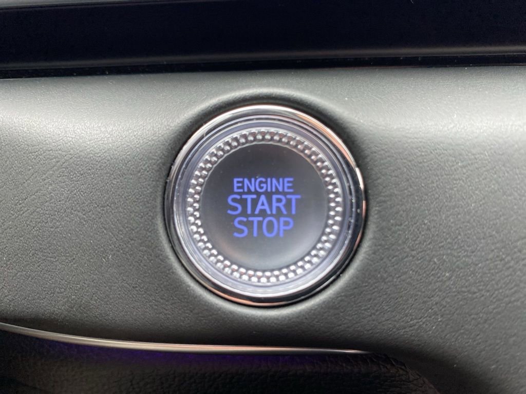 Certified 2025 Genesis GV80 2.5T image 30