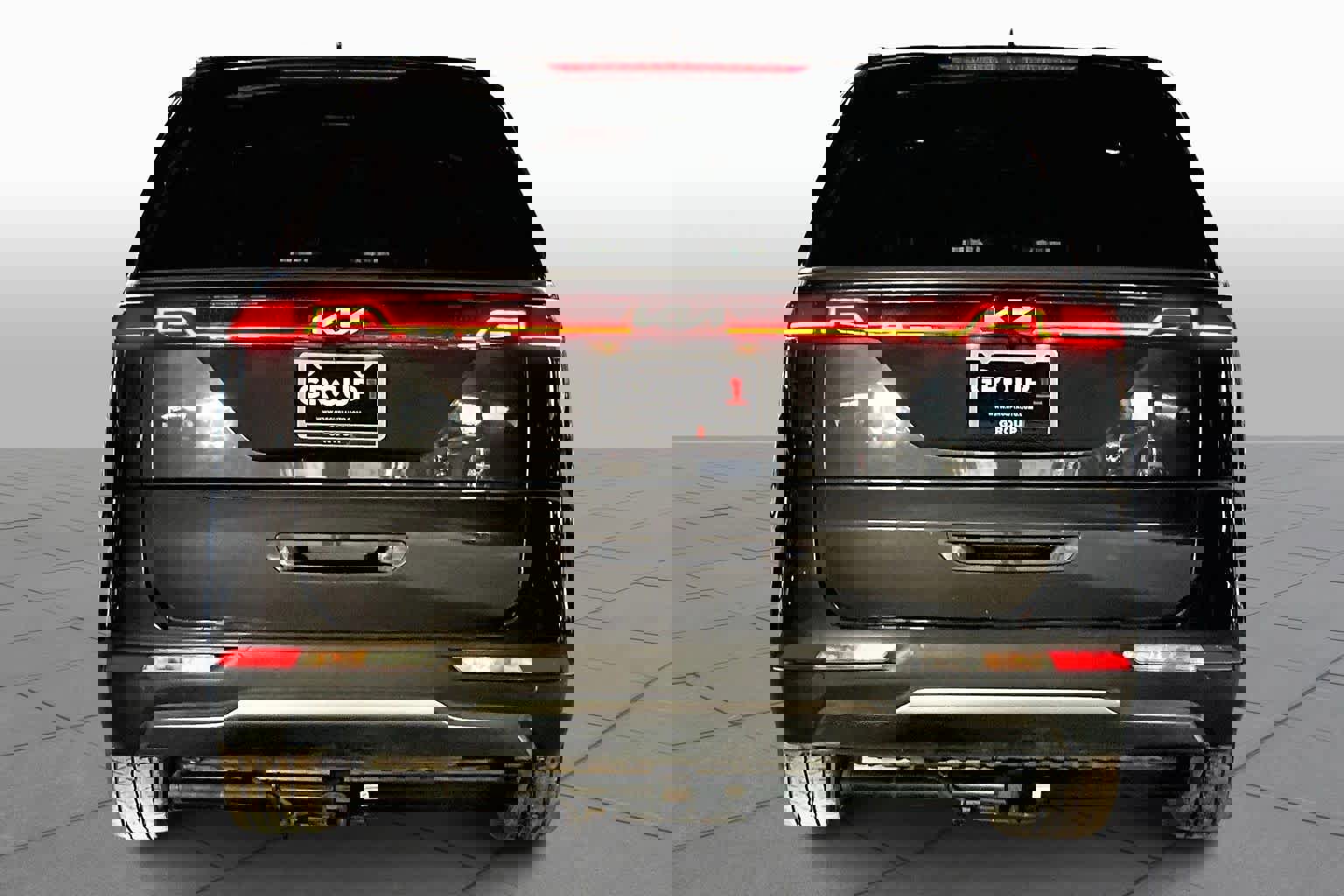 Used 2022 Kia Carnival SX Prestige image 4