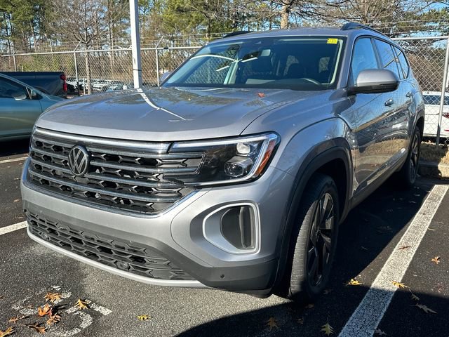 Used 2026 Volkswagen Atlas SE FWD image 3